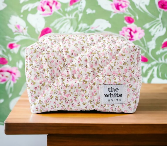 Cosmetic Bags Cotton Makeup Bag Women Large Purse Quilted Pouch Travel  Toiletry Storage Make up Brushes Organizer for Gifts (Bear and flower,  White)