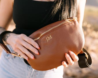 Leather Fanny Pack Crossbody Bags for Women Trendy Sling Bag for Women Vacation Essentials Leather Bumbag Handbags Belt Bag Travel Backpack