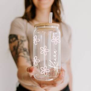 Glass Tumbler Personalized Flower Iced Coffee Cup with Name, Custom Glass with Lid and Straw, Personalized Gift Bridesmaid Gift Glass Cup