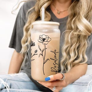 Personalized Iced Coffee Cup Wildflower Floral, Custom Can Glass with Lid Straw Bridesmaid Gift, Bachelorette Glass Cup, Bridesmaid Proposal B&W Floral