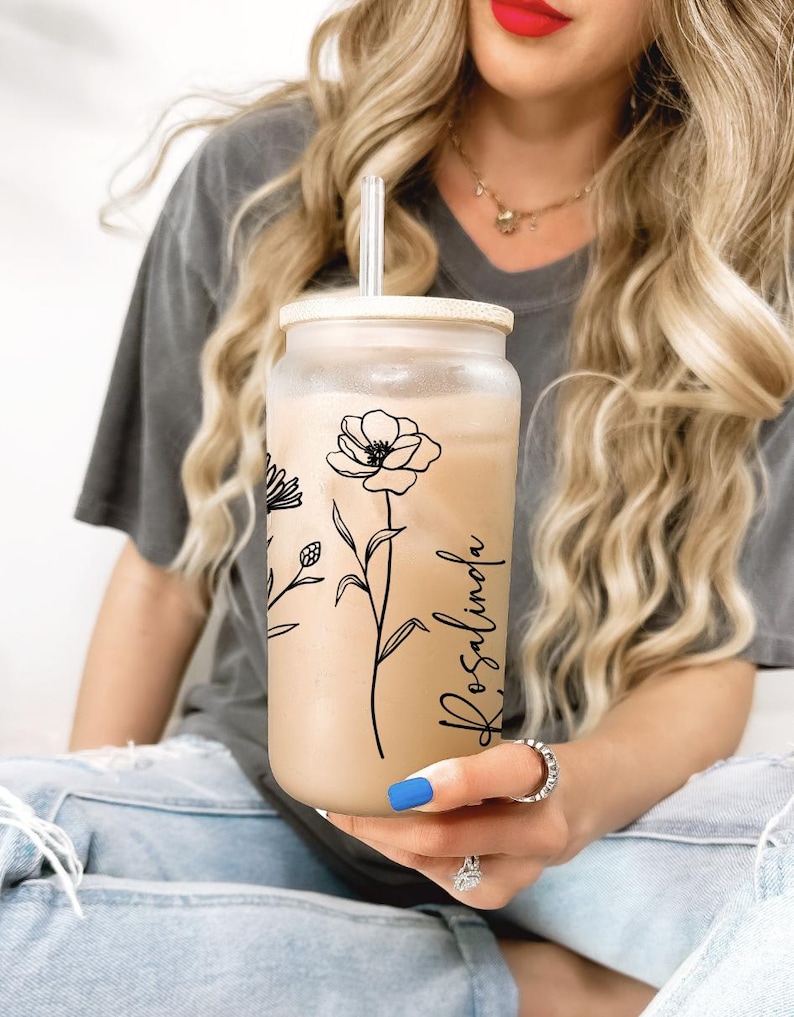Personalized Iced Coffee Cup Wildflower Floral, Custom Can Glass with Lid Straw Bridesmaid Gift, Bachelorette Glass Cup, Bridesmaid Proposal B&W Floral