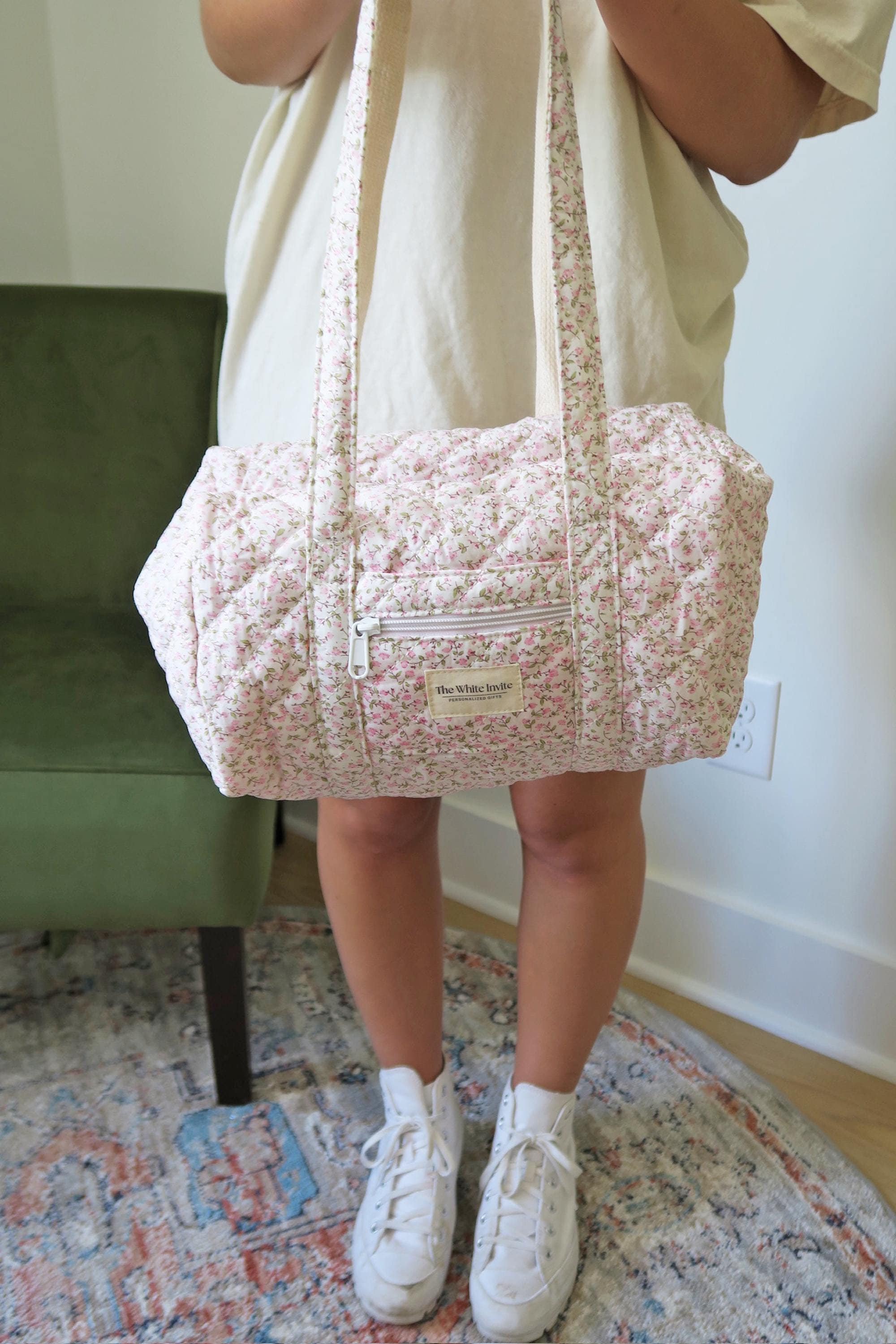 Embroidered Quilted Tote Bag, Monogrammed Duffle Bag Floral, Bridesmaid Gift, Bridal Party Bag, Overnight Bag with Zipper, Gift for Her