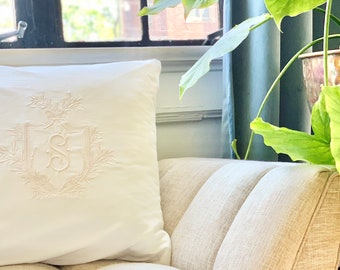 Family Crest and Coat of Arms clothes and gifts Hemphill Coat of Arms-Family Crest Throw Pillow Multicolor 18x18 Family Crest and Coat of Arms clothes and gifts Hemphill Coat of Arms-Family Crest Throw Pillow Multicolor 18x18