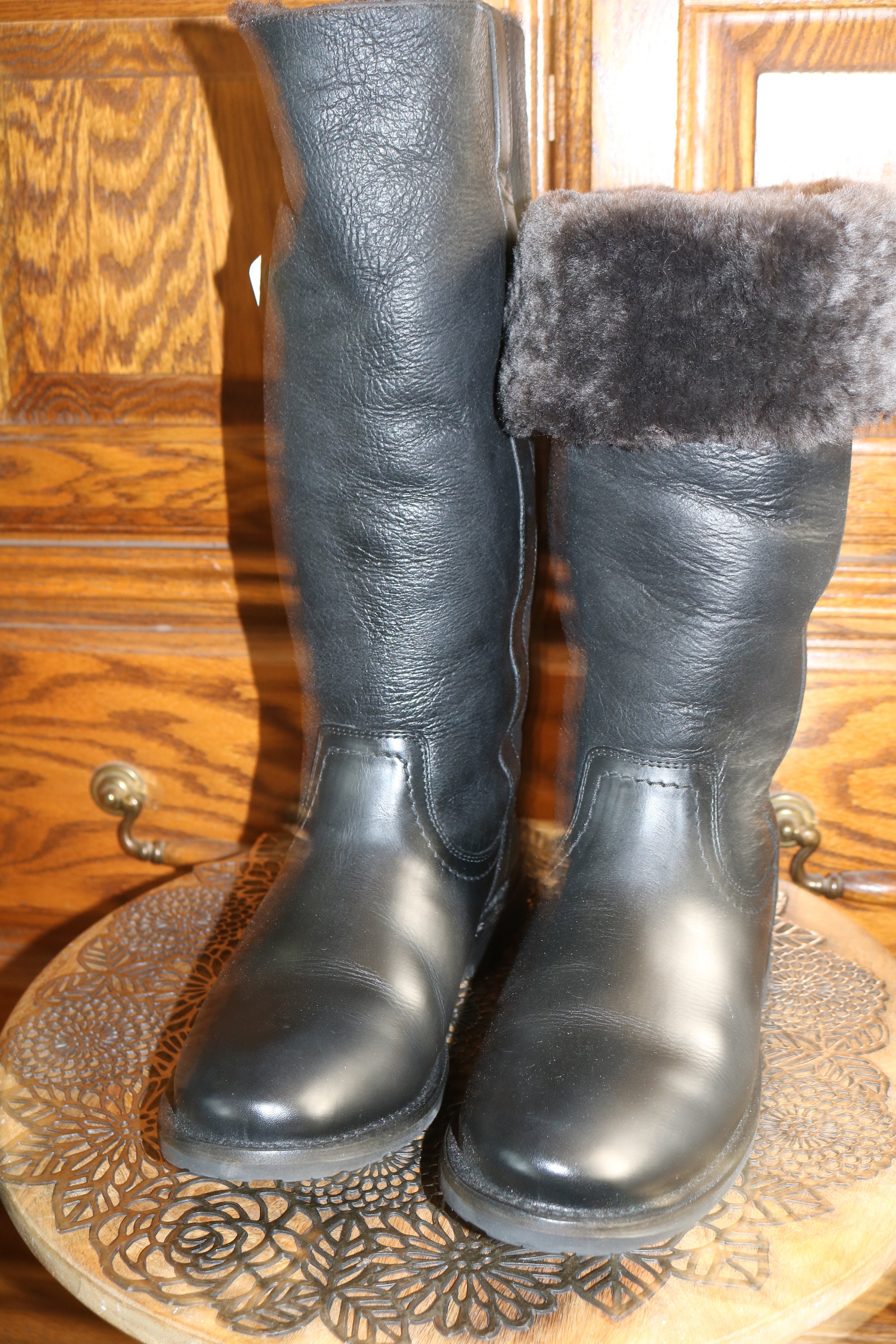 Frye ~ Boots ~ Shearling ~ Black ~ Women display picture 1