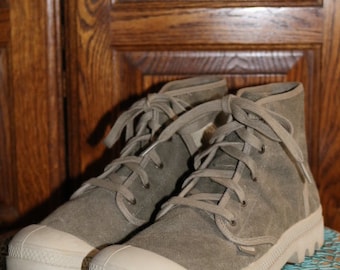 Palladium ~ Original ~ Sneakers ~ Taupe ~ Canvas ~ Damstorlek 11 M
