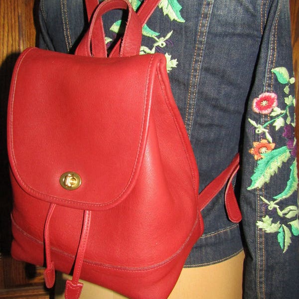 Coach ~ sac à dos ~ cuir rouge ~ gant ~ velours ~ Vintage ~ recyclé ~ génial ~ unisexe ~ grande taille ~ 9 "X 11" X 6 "