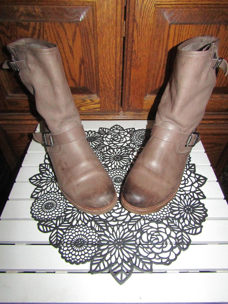 Frye Boots Engineer Style Garment leather Taupe Distressed Vintage Recycled Women's size 11 Med/ Narrow image 5