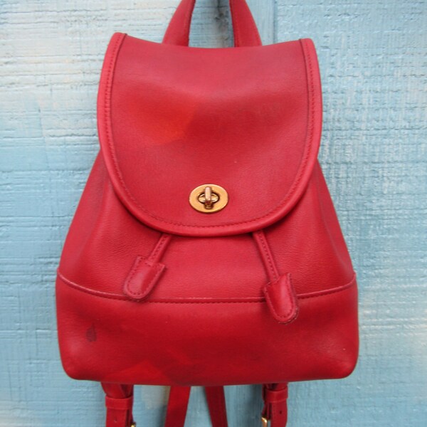 Coach ~ sac à dos ~ rouge ~ petite taille ~ très bon état ~ recyclé ~ Vintage ~ 9' X 6