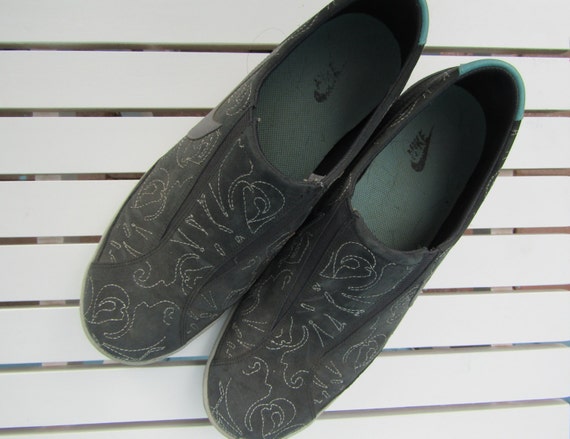 Nike Black Slip-On Shoes with Patterned Lining Amazon.com | Nike Skateboarding Chiron 2 Slip-On Trainers  main image 3