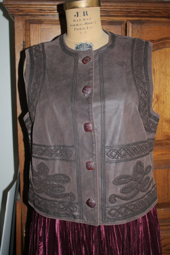 Double D Ranchwear ~ Leather ~ Embroidered Vest ~… - image 1