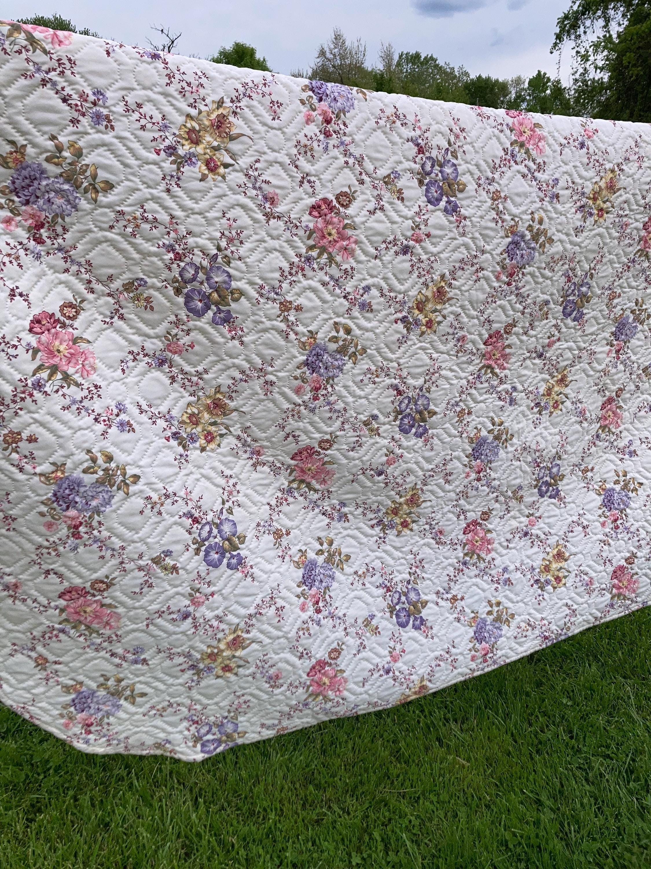Vintage Cannon Floral Lightweight Quilted Full Size Comforter Cottagecore Bedspread