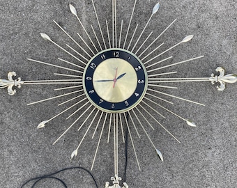Vintage Mid Century Lux Fleur De Lis Atomic Starburst Wall Clock in Working Condition