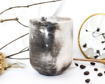 Tasse en grès céramique faite main, tasse à café texturée moderne et minimaliste, poterie noire et blanche, cadeau unique en son genre 250 ml - 8 oz
