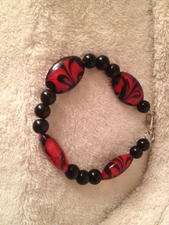 Items similar to Handmade red and black beaded bracelet on Etsy