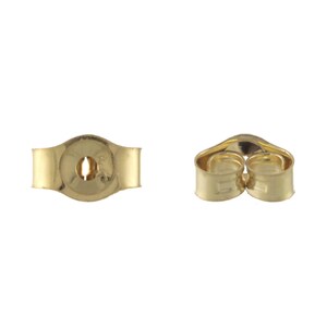 Peut inclure: Une paire de dos d'oreille en or. Les dos sont conçus pour s'adapter sur la tige d'une boucle d'oreille et ont un petit trou au centre pour permettre à la tige de passer.