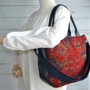 Sac tapis, sac bandoulière, sac hobo, sac cartable, sac fourre-tout, sac de voyage, sac kilim, sac vintage, cuir végétalien bleu marine