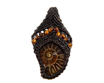 Ammonite Macrame Pendant Tigers Eye Beads - Thaïlande Boho Tribal Gypsy Goa Surfer Brown