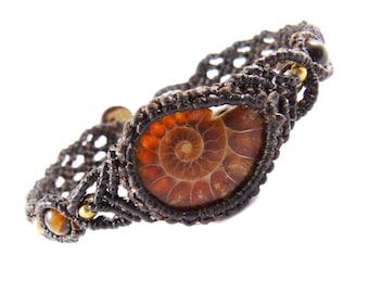 Bracelet avec perles d'Ammonite Fossile et Oeil de Tigre - Style Tribal Macrame Thaïlande