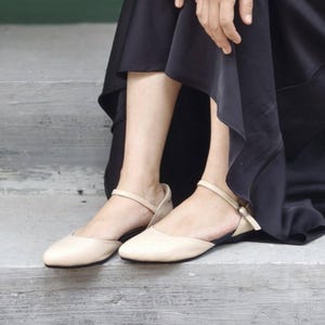 SLOUPLUS@ Sapatos femininos de couro genuíno, elegantes e feitos à mão, com bico fino, tira no tornozelo e design sofisticado.