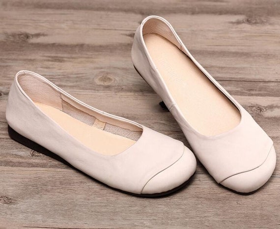 White soft leather flat clearance shoes