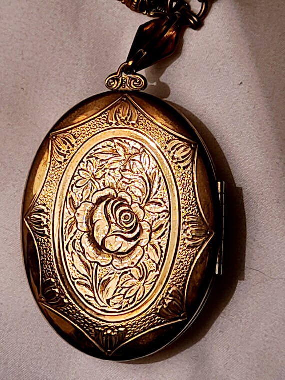 Large Victorian Gold Mourning Locket - image 2