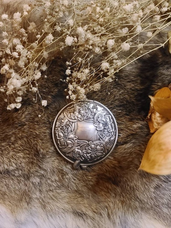 1928 ヴィンテージ　 ミラーコンパクト 1928 Antique Mourning Compact Mirror - Etsy