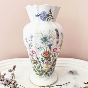 Aynsley Wild Tudor Vase – English Bone China Floral Vase – 6.5&quot; Tall – Vintage Scalloped Flower Vase – Made in England