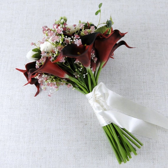 red bridesmaid bouquets