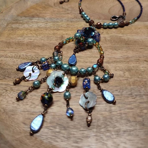 FRIED Paris, Collier Travail très artistique signé, Tons bleu turquoise vert bronze Céramique Strass Perle Cabochon, Bijou luxe couture 1990