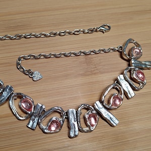 DOLCE VITA PARIS 1980 necklace French design baroque retro chic silver metal, lucite cabochon oval resin and smooth luminous powder pink