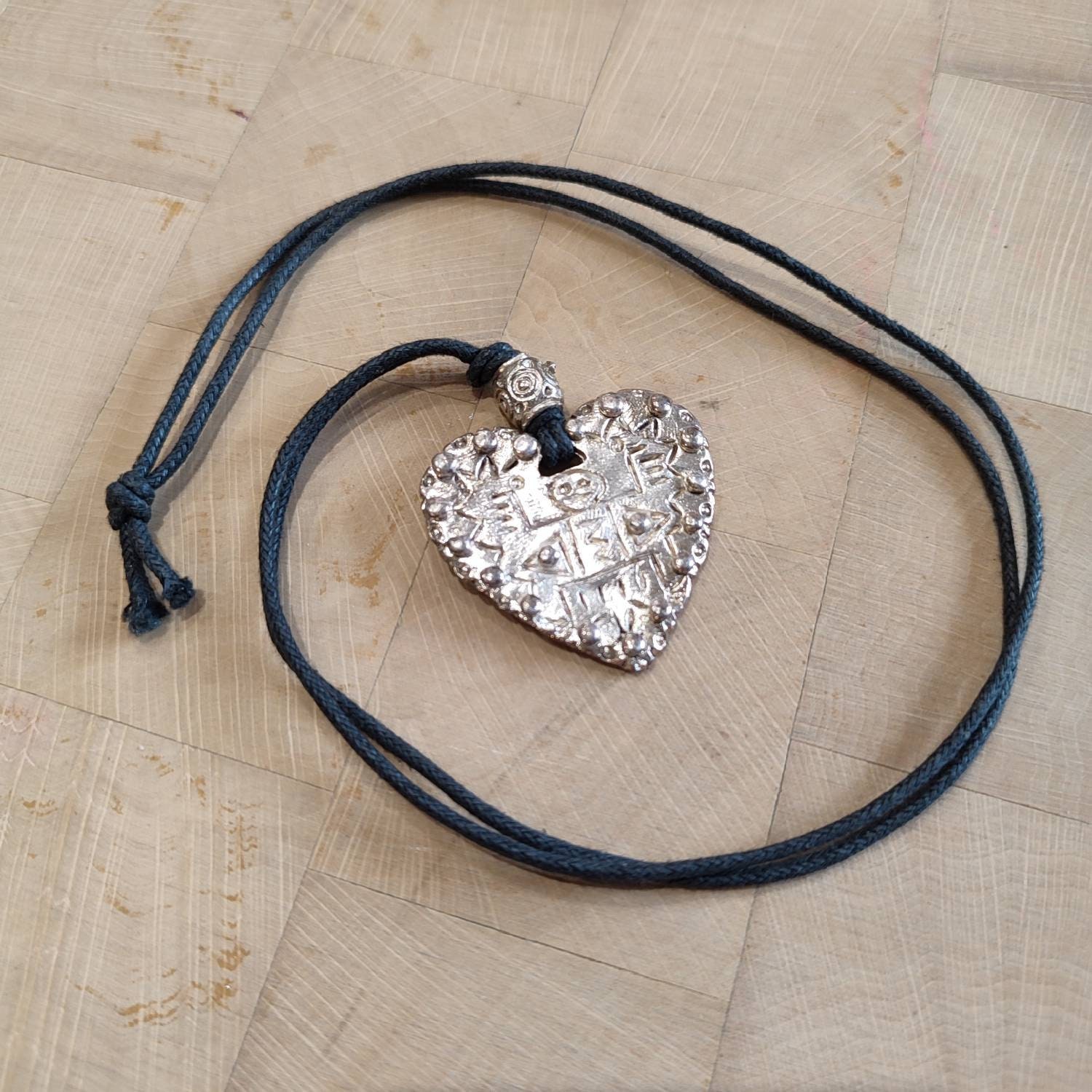 仏国Jacky de G 80'sVintageハートネックレス JACKY DE G. Paris Heart Pendant on Black Cord Vintage 1980