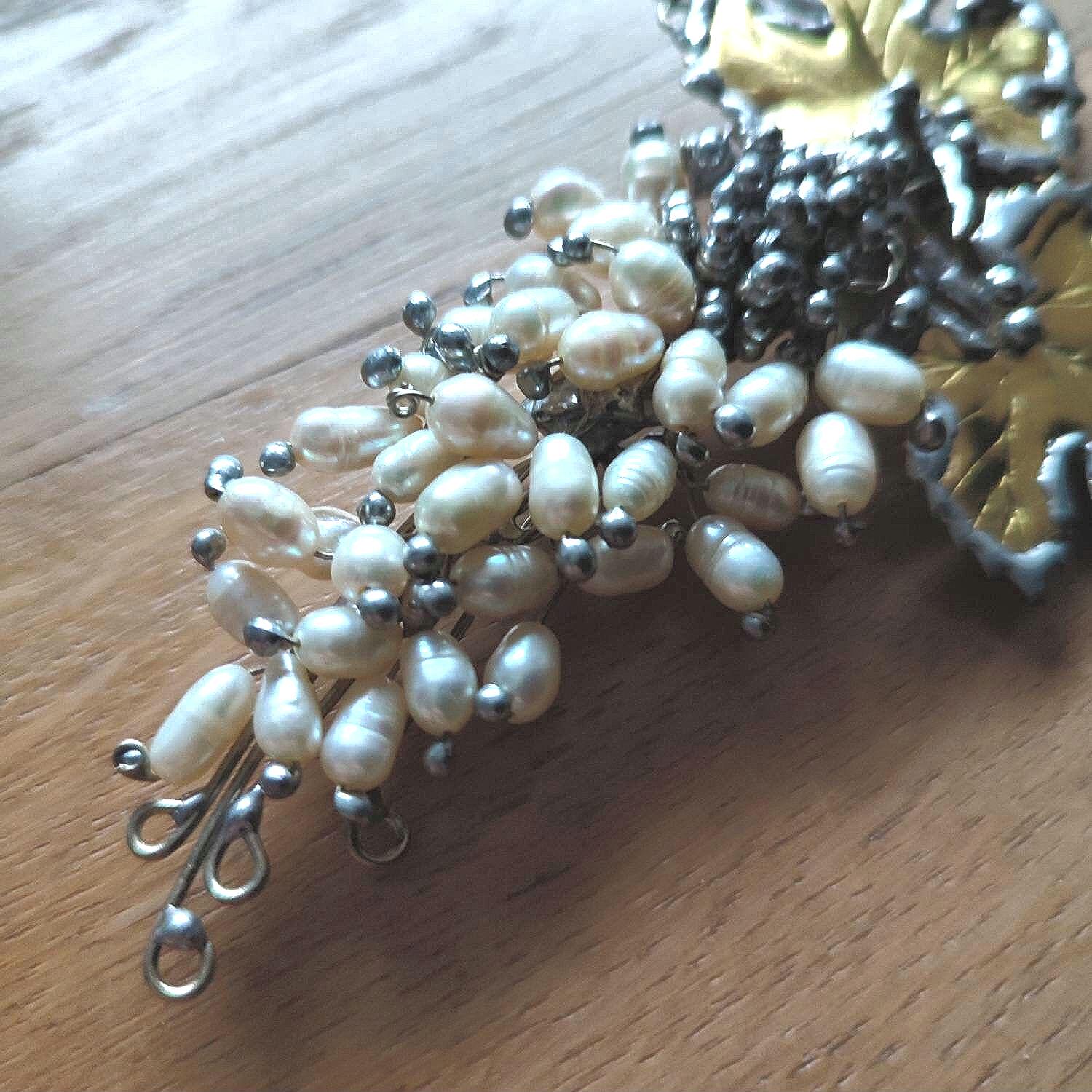 Broche Vintage Fantaisie Grappe De Raisin - Métal Doré Rosé Et Pierres Colorées