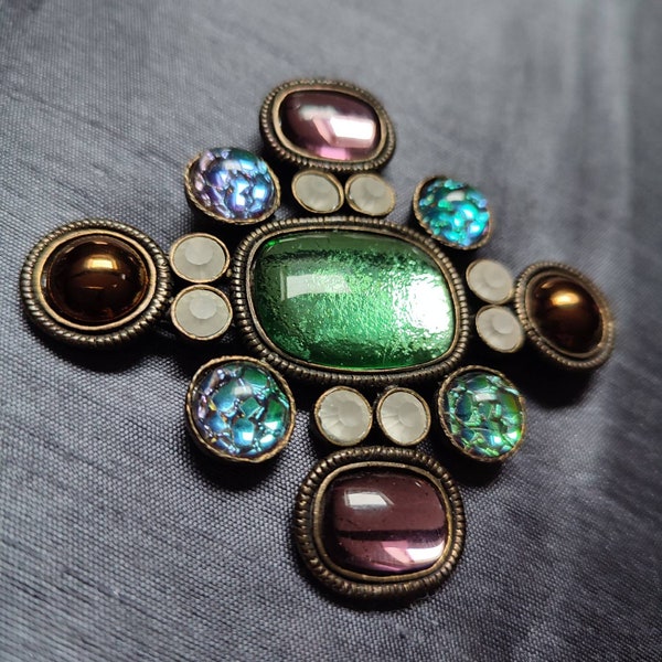 POGGI PARIS Rare Merveilleuse Broche Vintage Français Bronze cabochon bronze doré vert lumineux irisés violet vert bleu strass blanc laiteux