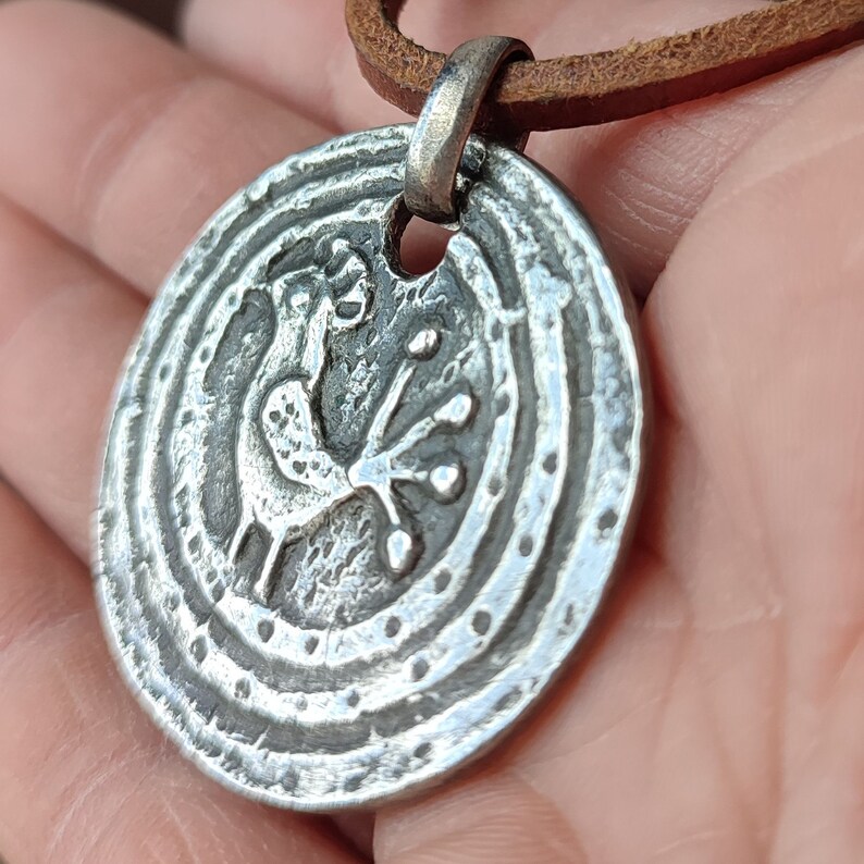 Pendentif Hirondelle En étain Anglais - Fait Main - Sur Cordon Ciré 61 Cm - Dans Une Pochette Velours - Cadeau Unique