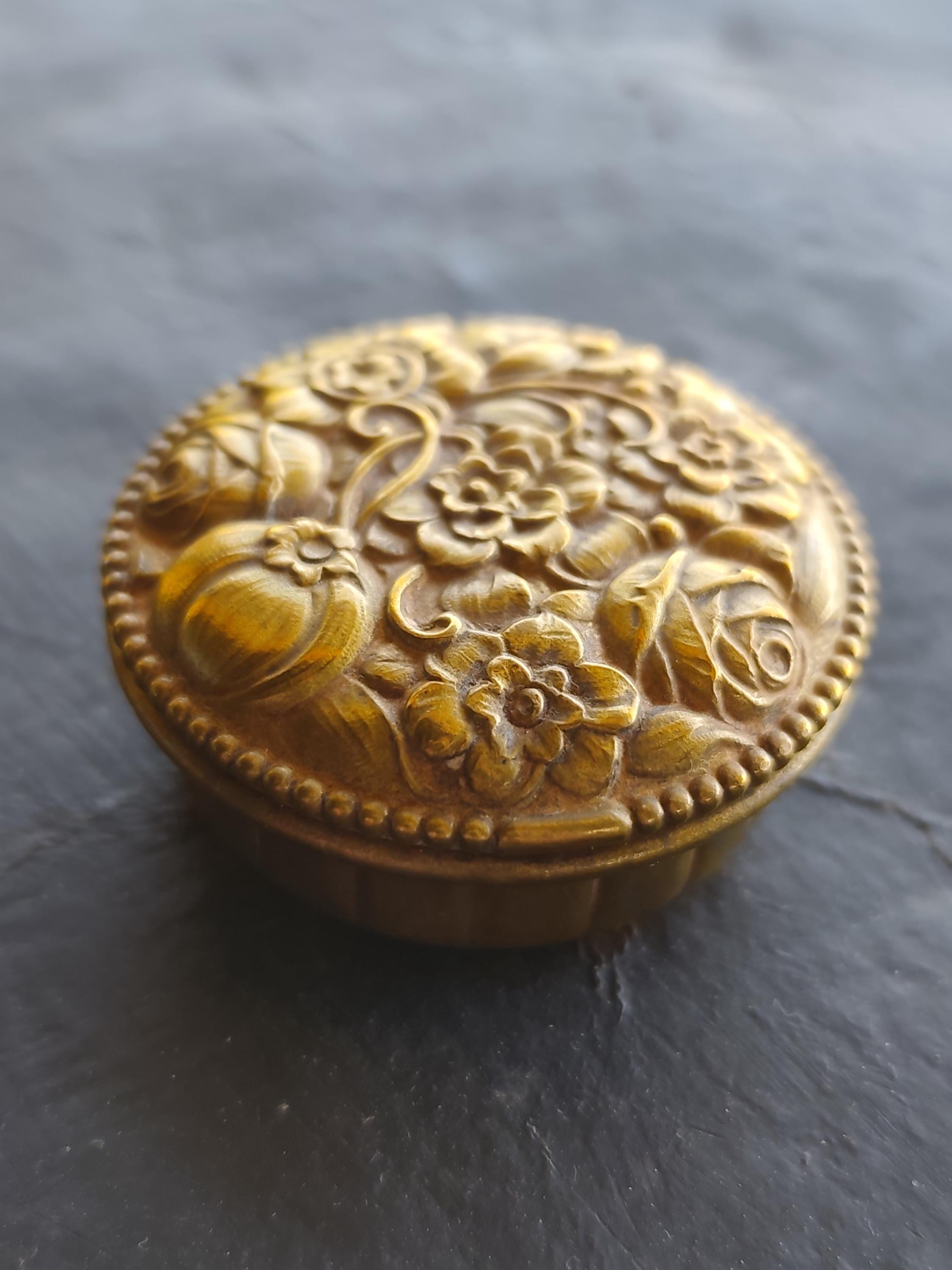 1950s ✨ 英国アンティーク パウダーコンパクト Small Antique Powder Puff - Etsy