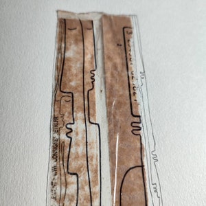Arte eco-responsabile Disegno su nastro adesivo recuperato da una confezione di pacco kraft - Pezzo unico originale Artista FR LydieLYK - Incontri di esseri umani