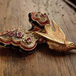 UNGARO Bijou Mode Haute Couture Paris France woman girl Brooch bird very detailed natural decor enameled black parma olive green and purple