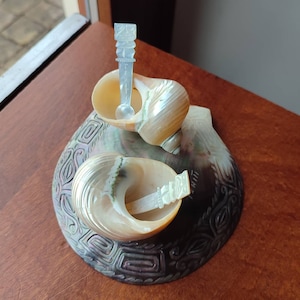 Tableware NACRE Superb: salt and pepper, Vintage set Iridescent carved shell salt cellar - Tahiti 1970 Beautiful timeless object - Wedding