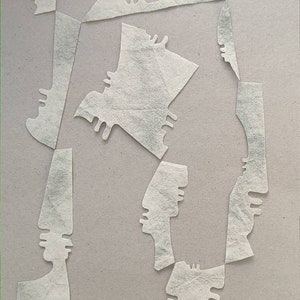 Ritaglio ecologico A4, carte riciclate Opera d'arte originale Pezzo unico Artista francese LydieLYK, Incontri, Dualità in grigio e nuvola grigia
