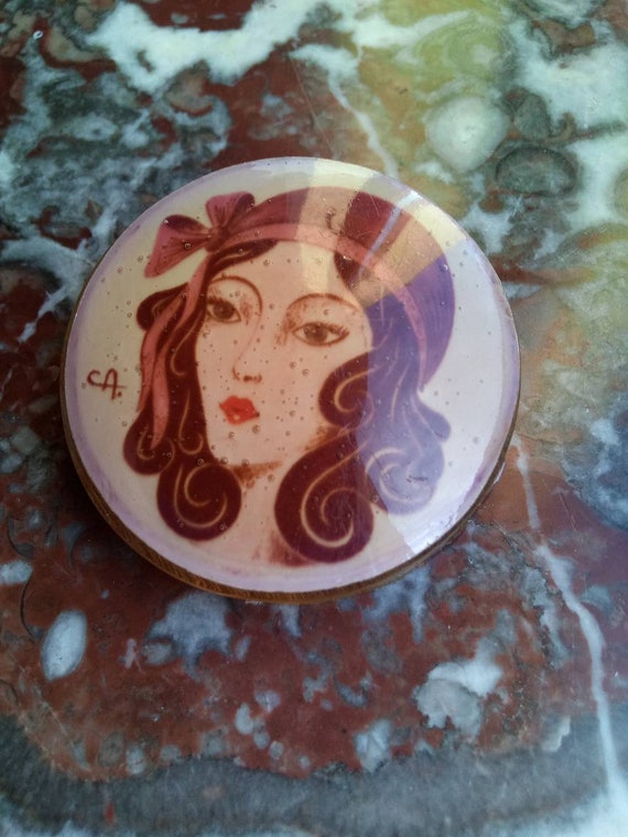 Broche Vintage Signée Portrait Femme, Résine, Style Art Nouveau, Collection Unisexe