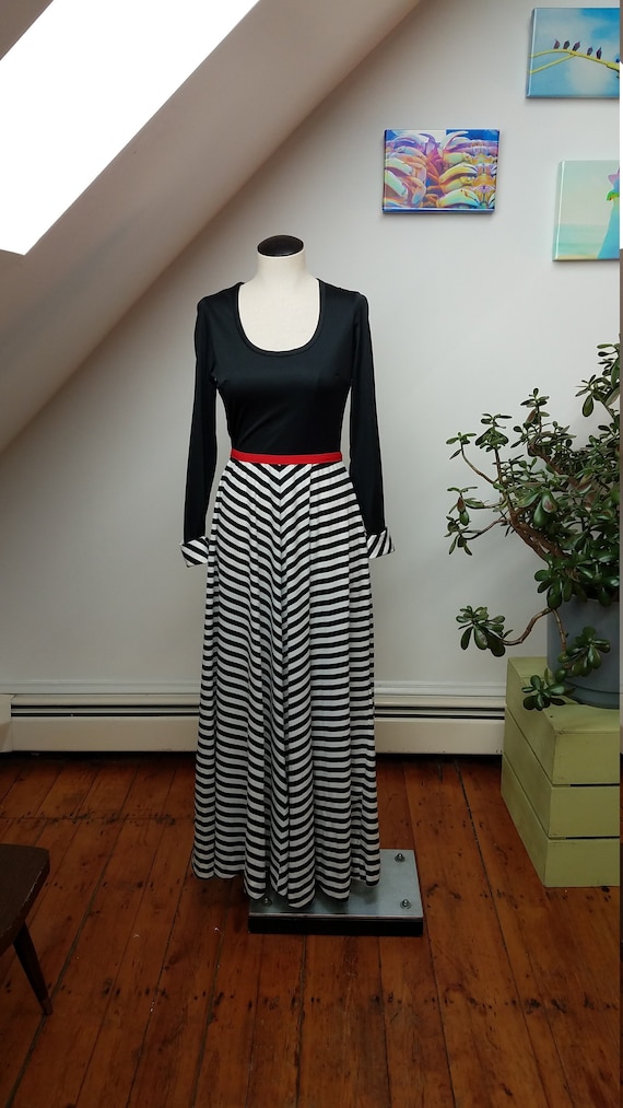 Vintage 60's Mod / Black and White Striped Long S