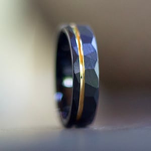 メンズ ハンマー加工 タングステン 結婚指輪 ブラック 結婚指輪 ローズゴールド インレイ付き ブラック リング 男性用 女性用 ハンマー加工 リング ブラック バンド メンズ リング