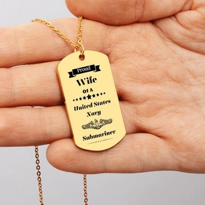 Colar com etiqueta de cachorro da esposa do marinheiro da Marinha - Joia com pingente militar - Pingente gravado em aço - Lembrança personalizada com cartão de mensagem