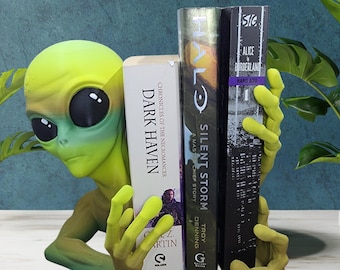 Alien Bookend for Sci-Fi Lovers, Sci-Fi Shelf Decor, Shelf Invader Alien Bookend