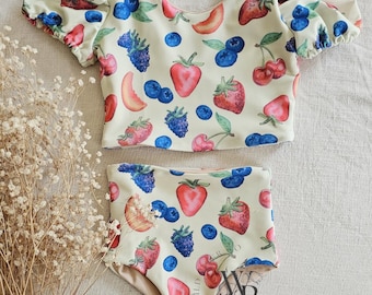 Costume da bagno estivo fatto a mano con frutta per bambina, ideale per feste di compleanno, con due bikini a tema frutta.