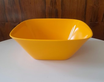 Żółta plastikowa miska do pomiaru owoców lub wagi MELA MODE KIP.