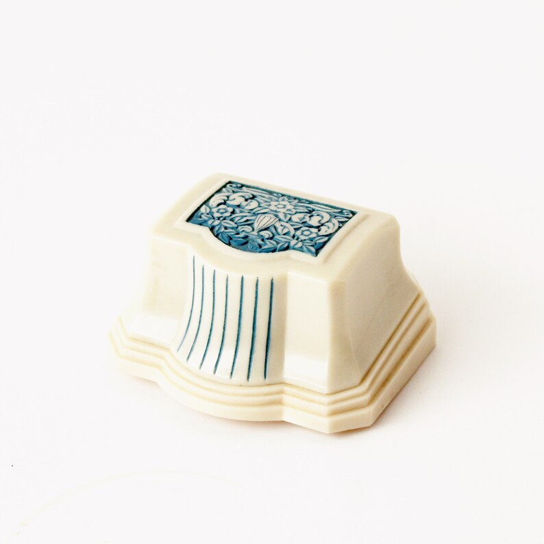 PRESENTATION BOX Vintage Plastic Celluloid Molded Ring Jewelry Display