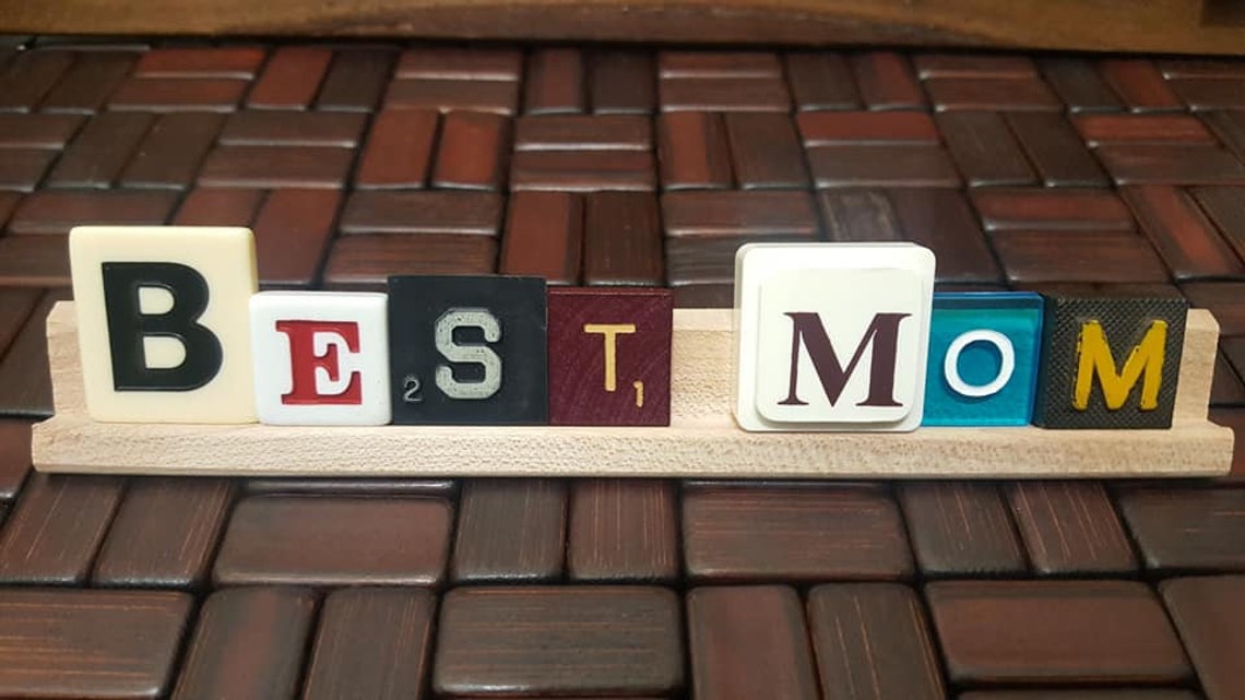 Best Mom caprichosos azulejos de letras de colores en el | Etsy