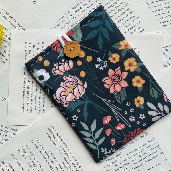 Maya Boho Floral | Bohemian | Botanical Dusty Rose | Book sleeve | Kindle sleeve Paperwhite | padded with button closure