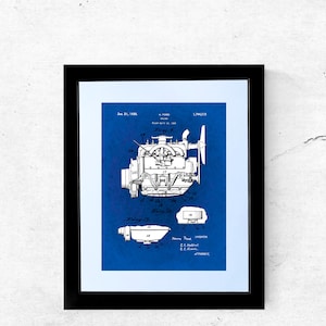 Puede incluir: Un dibujo de patente vintage azul y blanco de un motor. El número de patente es 1,744,219 y la fecha es el 17 de junio de 1929.